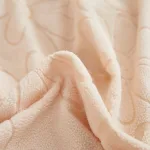 coussin avec housse polaire blanc cassé rose motif flower
