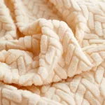 coussin de canapé habillé d'une housse polaire