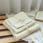 housse de couette blanc cassé avec 2 taies d'oreiller