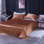 taie d'oreiller marron type satin