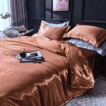 taies d'oreiller assorties marron