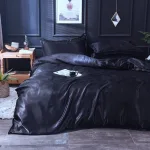 draps noirs en satin