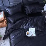 draps satinés noirs pour chambre