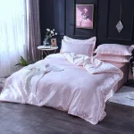 housse de couette en satin rose clair