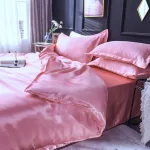 linge de lit rose type satin