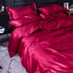 draps satin rouge pour lit