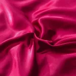 draps de lit rouge type satin