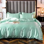 lit habillé en vert opaline satin
